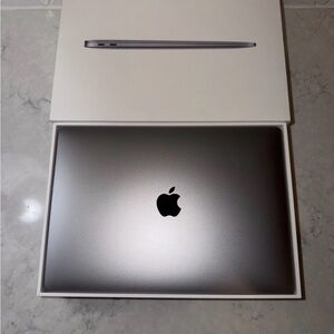 Apple MacBook in Sleek Silver